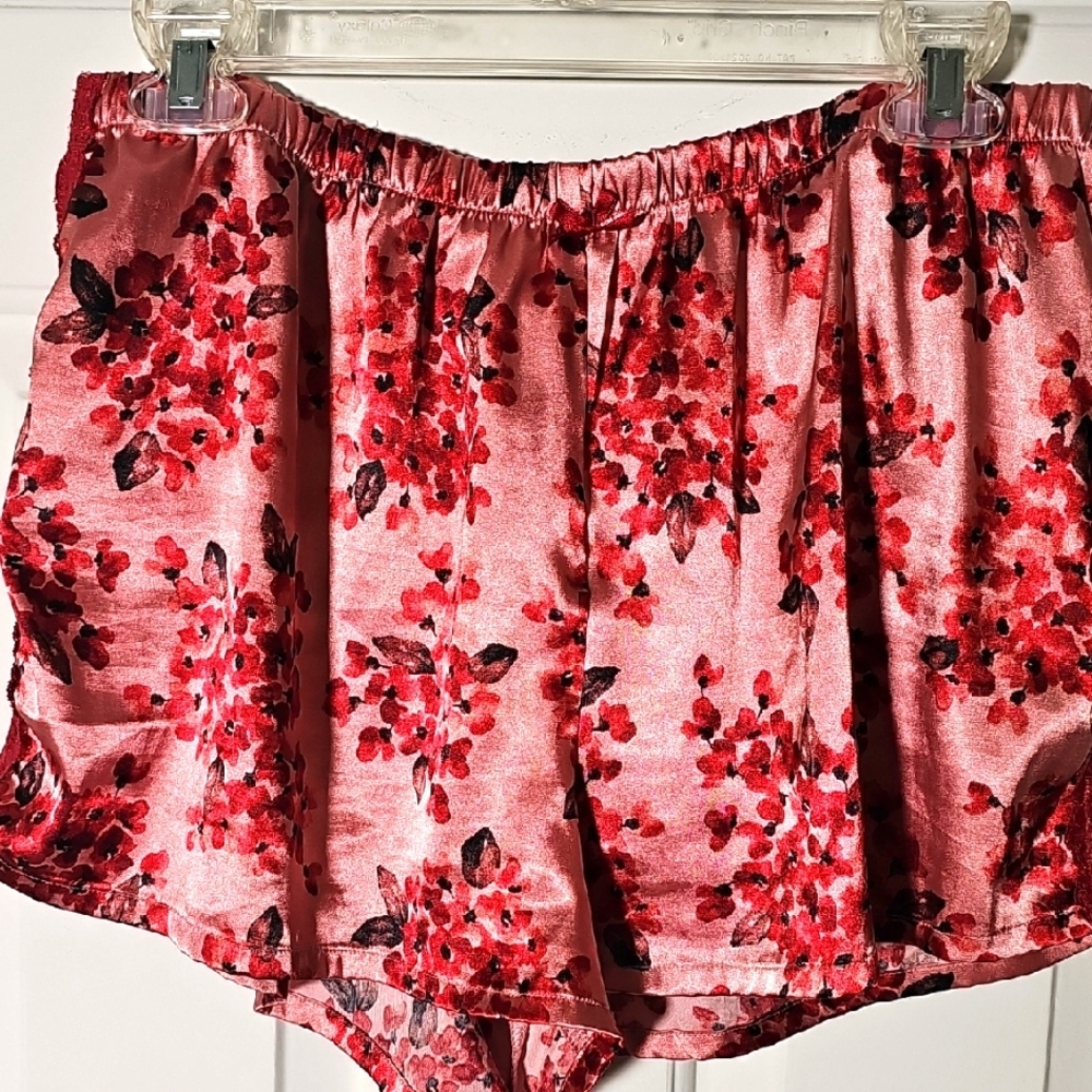 Marilyn‎ Monroe Red/pink Floral Satin Baby Doll PJ'S. Lace Trim. Size Large.